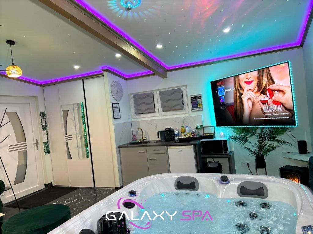 Galaxy Spa - Suite Jupiter Jacuzzi Privatif Champigneulles Ngoại thất bức ảnh